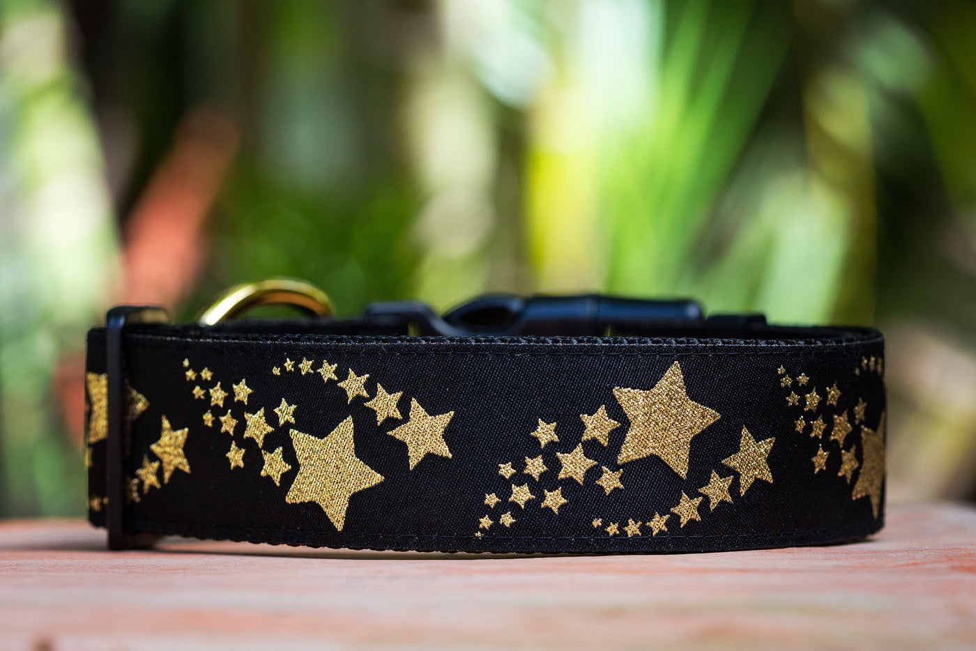 dog collars made in Australia, featuring golden shooting stars pattern. A high quality and unique dog collar.
