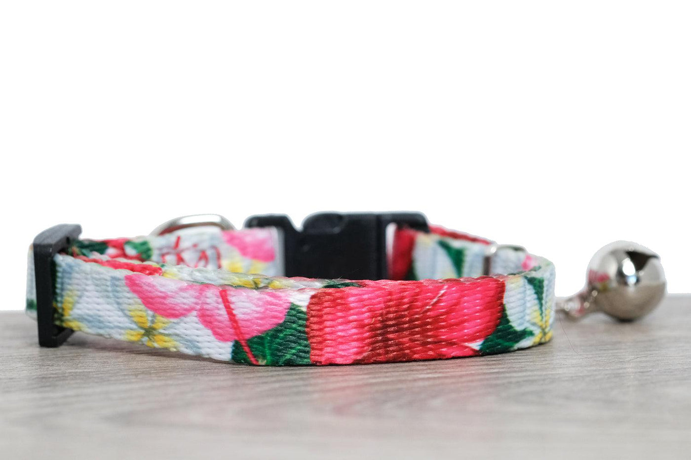 cat collar australia, floral cat collar, this beautiful floral cat collar features hibiscus and frangipani flowers, by Dizzy Dog Collars Australia 